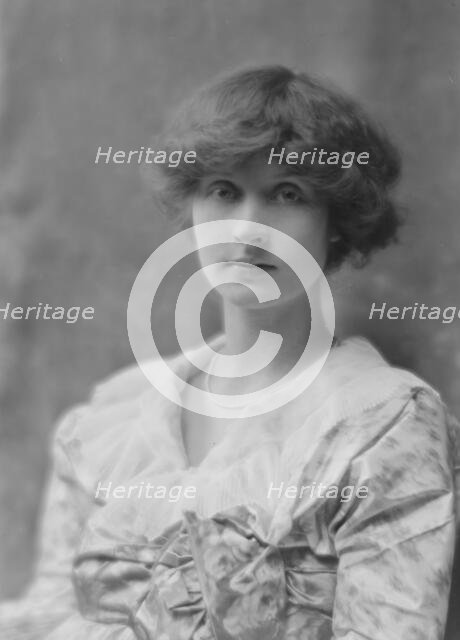 Rosen, Walter T., Mrs., portrait photograph, 1915. Creator: Arnold Genthe.