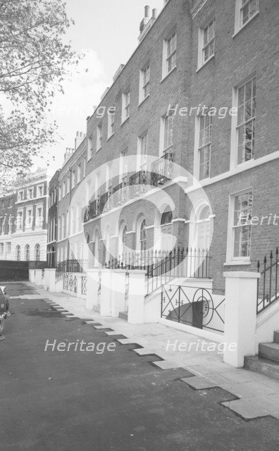 237-241 Kennington Lane, Lambeth, London, c1945-1980. Artist: Eric de Maré