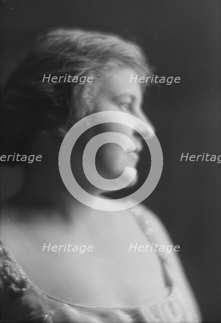 Bulen, Miss, portrait photograph, 1914 Dec. Creator: Arnold Genthe.