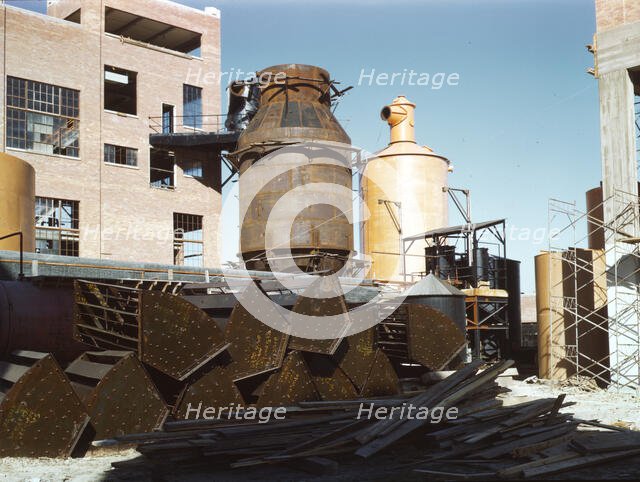 Southland Paper Co., Kraft pulp mill under construction, Lufkin, Texas, 1943. Creator: John Vachon.