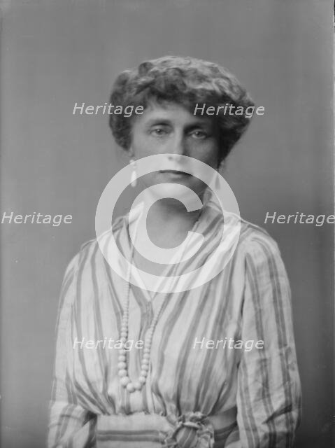 Lockwood, Mary, Miss, portrait photograph, 1917. Creator: Arnold Genthe.