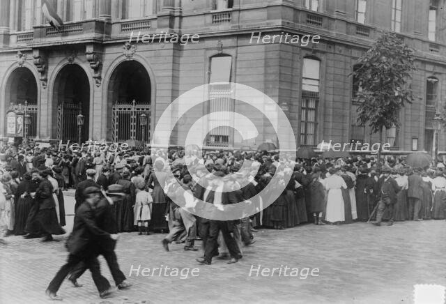 Seeking relief at a Mairie, Paris, 1914. Creator: Bain News Service.
