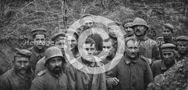 'Notre attaque du 16 avril 1917; Prisonniers dans un boyau, au Godat, a l'Ouest de Reims..., 1917. Creator: Unknown.