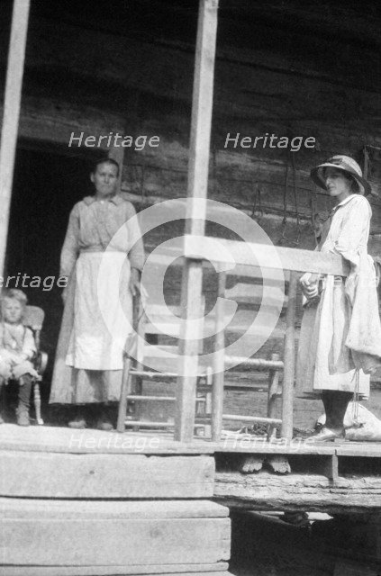 Maud Karpeles and Mrs Doc Pratt, Hindman, Knott County, Kentucky, USA, 1916-1918. Artist: Cecil Sharp