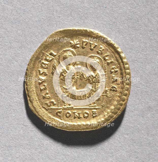 Solidus of Theodosius II and Valentinian III (reverse), 408-425. Creator: Unknown.
