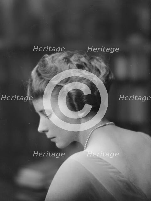 Miss M. Kelsey, portrait photograph, 1917 Dec. 6. Creator: Arnold Genthe.