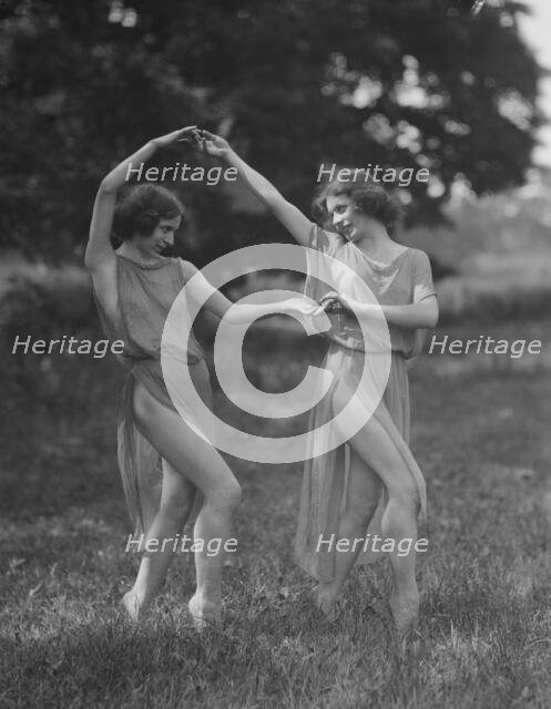 Desha and Leah, 1921 July 30. Creator: Arnold Genthe.