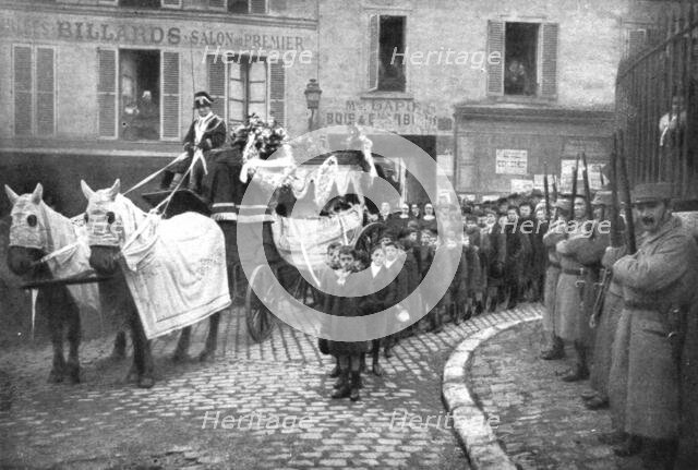 ' "La Guerre a L'Allemande"; les obseques de Marcelle et Lucien Lapie, enfants de huit..., 1918. Creator: Jean Clair-Guyot.