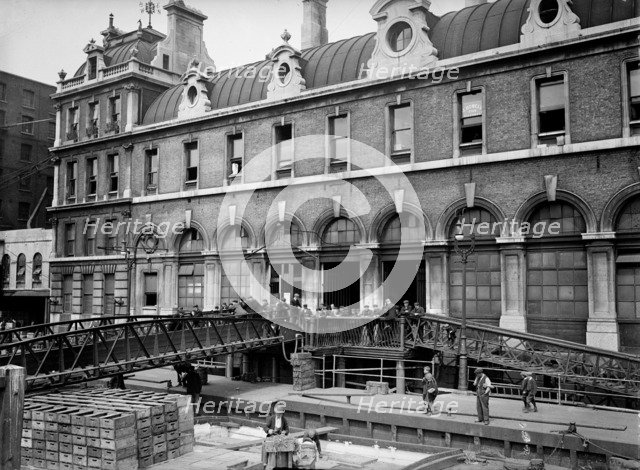 Billingsgate Market, London, c1905. Artist: Unknown