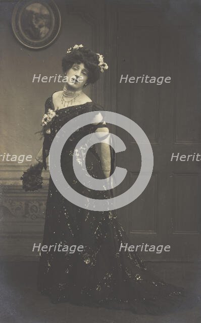 A man in drag, between 1900 and 1909. Creator: Fred Palmer.