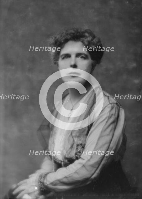 Piers, Muriel, Miss, portrait photograph, 1916 Jan. 14. Creator: Arnold Genthe.