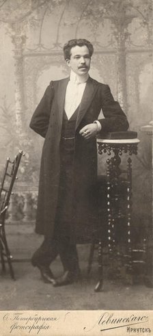 Portrait of a young man in a tailcoat, 1910-1919. Creator: Peterburgskaia fotografia.