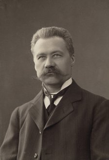 Studio portrait of a man, c1900. Artist: Unknown