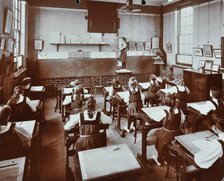 Art lesson, Fulham County Secondary School, London, 1908. Artist: Unknown.