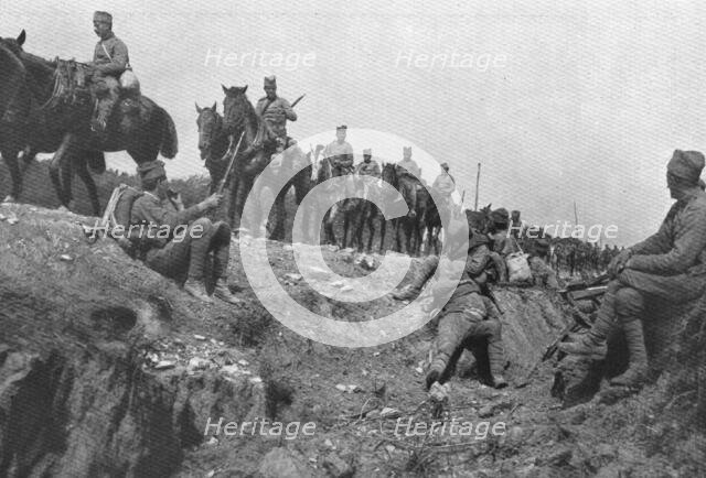 'Passage de troupes ramenees de la frontiere bulgare pour etre opposees aux forces..., 1916. Creator: Vladimir Betzitch.