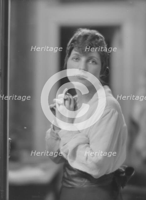 Lee, Betty, Miss, portrait photograph, 1915 Apr. Creator: Arnold Genthe.