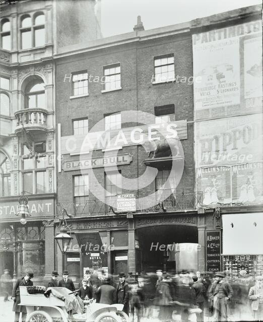 122 Holborn Black Bull Hotel, London, 1904. Creator: Unknown.