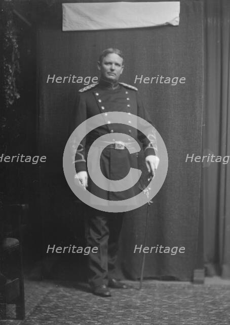 Unidentified man, portrait photograph, between 1906 and 1913. Creator: Arnold Genthe.