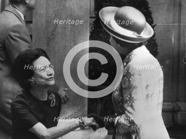 The Duchess of Windsor curtsies to the Queen outside her and the Duke's home in Paris, 1972. Artist: Unknown