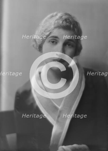 Mrs. Newton Leverett Dennis, portrait photograph, 1918 July 9. Creator: Arnold Genthe.