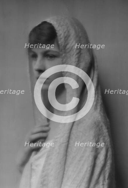 Isadora Duncan dancer, portrait photograph, between 1915 and 1923. Creator: Arnold Genthe.