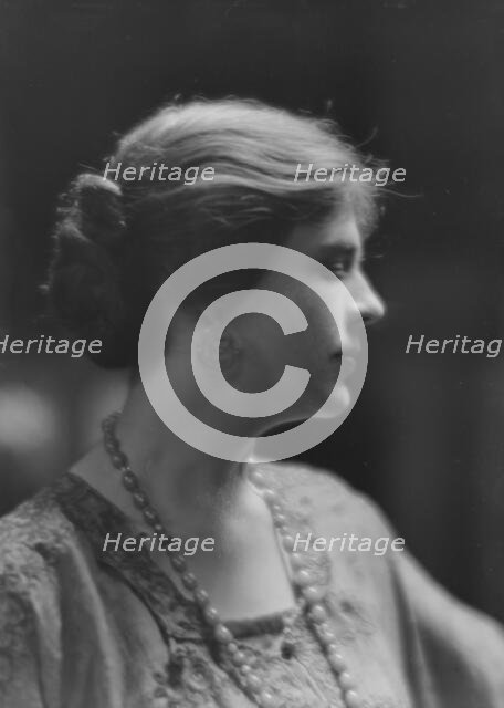 Sibley, A., Miss (Mrs. O'Donnell Iselin), portrait photograph, 1916 June 28. Creator: Arnold Genthe.