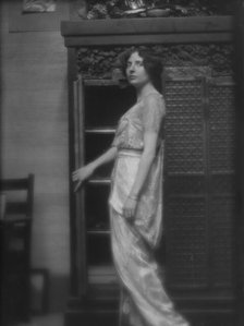 Hinckley, Arthur, Mrs., portrait photograph, 1913. Creator: Arnold Genthe.
