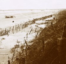 Barbed wire barriers on the beach, Nieuwpoort-Bad, Flanders, Belgium, c1914-c1918. Artist: Unknown.