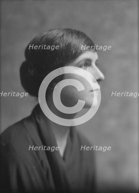 Flanagan, Gertrude, Miss, portrait photograph, 1915 May 10. Creator: Arnold Genthe.