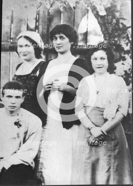 Anna Akhmatova and Maria Kuzmina-Karavayeva (left), 1912.