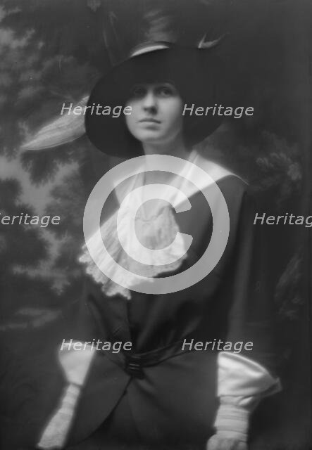 Claflin, Beatrice, portrait photograph, 1913. Creator: Arnold Genthe.