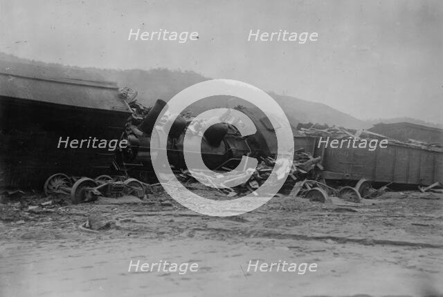 RR train caught in flood, Austin, between c1910 and c1915. Creator: Bain News Service.