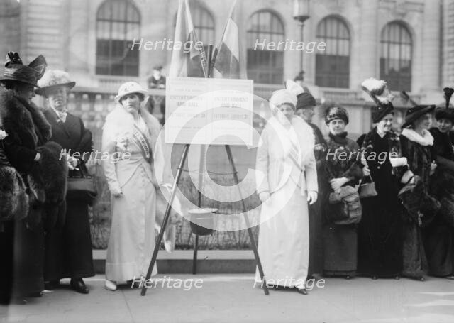 Mrs. Sidney Berg [and] Mrs. Calvin Tompkins, 1914. Creator: Bain News Service.