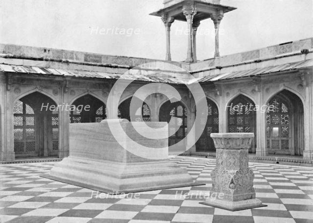'Sikandra. The Tomb of Akbar. Monument on Roof', c1910. Creator: Unknown.