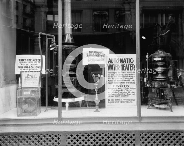 Detroit City Gas Company office, heater, Detroit, Mich., between 1905 and 1915. Creator: Unknown.