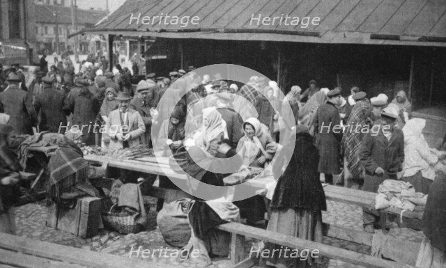 Market at Novgorod, Russia, (c1900?). Artist: Unknown