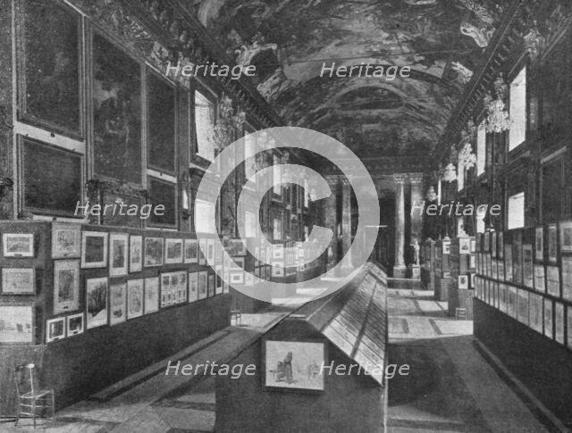 'L'art Francais a Rome; un des salons de la galerie Colonna, ou sont exposees, a Rome..., 1916. Creator: Unknown.
