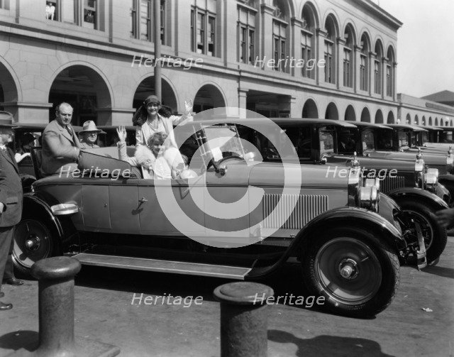 Perless 1920's with fashionable occupants Artist: Unknown.