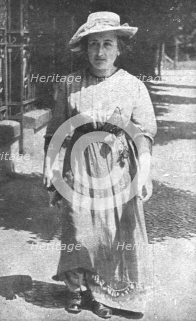 'La Nouvelle Europe; les elections Allemandes; Rosa Luxembourg qui fut massacree par son..., 1919. Creator: Unknown.