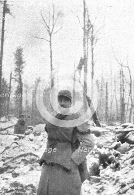 ''En Alsace; Le soir du 26, une neige abondante servit de linceul aux cadavres', 1915. Creator: Unknown.