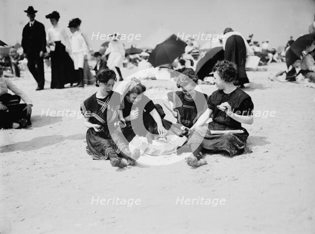 A Hasty lunch, between 1900 and 1905. Creator: Unknown.