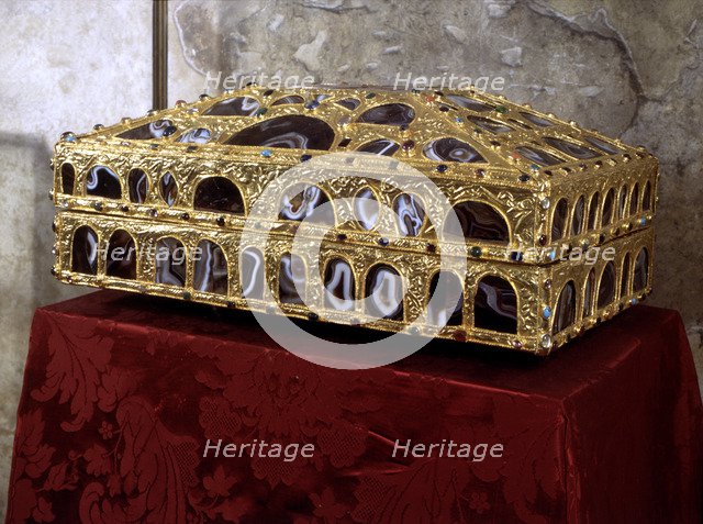 Agates box, c. 910, preserved in the Holy Chamber of the Oviedo Cathedral.