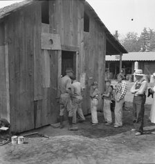 Part of the lineup at paymaster's window..., near Grants Pass, Josephine County, Oregon, 1939. Creator: Dorothea Lange.