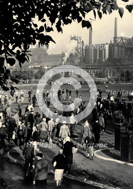 To Work! Zaporizhzhia, Ukraine, 1930s. Creator: Langman, Eleazar (1895-1940).