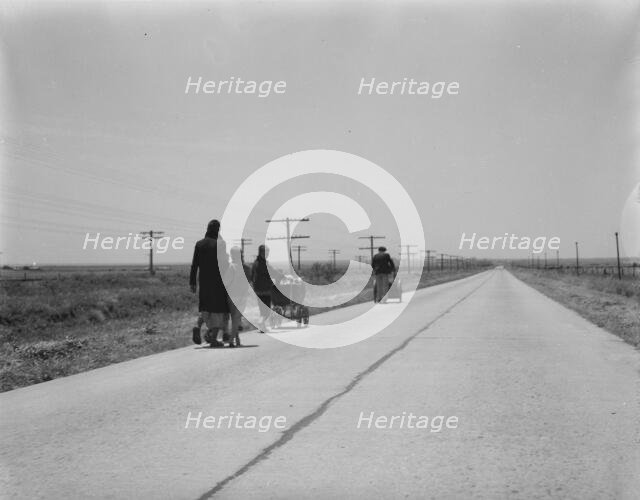 Flood refugees, four miles out of Memphis, Hall County, Texas, 1937. Creator: Dorothea Lange.
