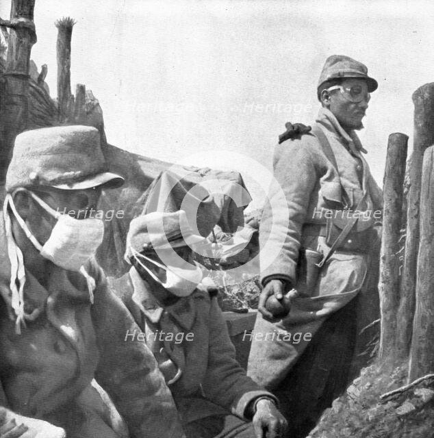 'Nouvelles Silhouettes Militaires; Contre les gaz', 1915. Creator: Unknown.