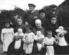 'Une famille interessante', 1916. Creator: Unknown.