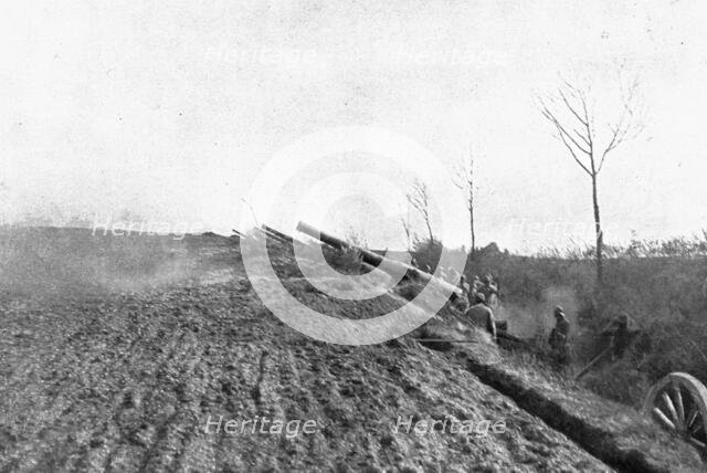 'Devant Montdidier; Batteries de 155 en action', 1918. Creator: Unknown.