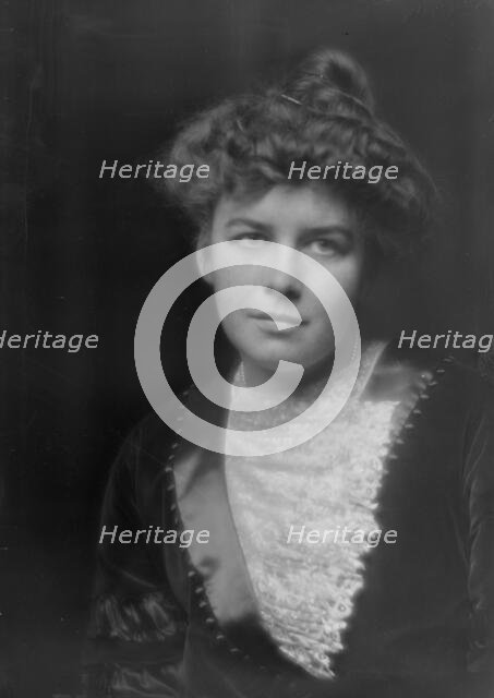 Parker, Dorothy, portrait photograph, 1912 Nov. 30. Creator: Arnold Genthe.