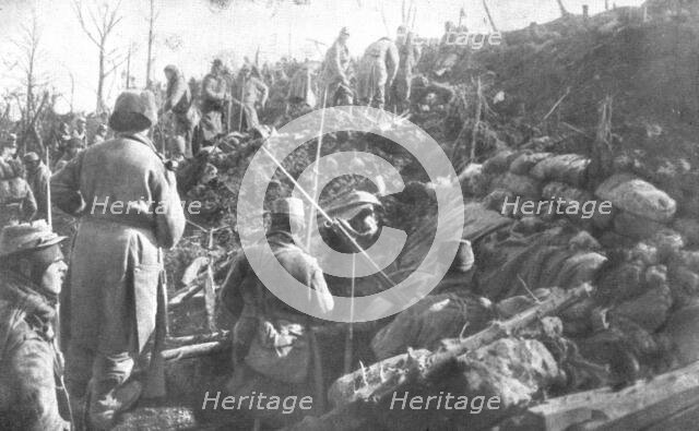 'Aux Eparges; Progressant sous la mitraille, les sections de tete arrivent sur la position', 1915. Creator: Unknown.
